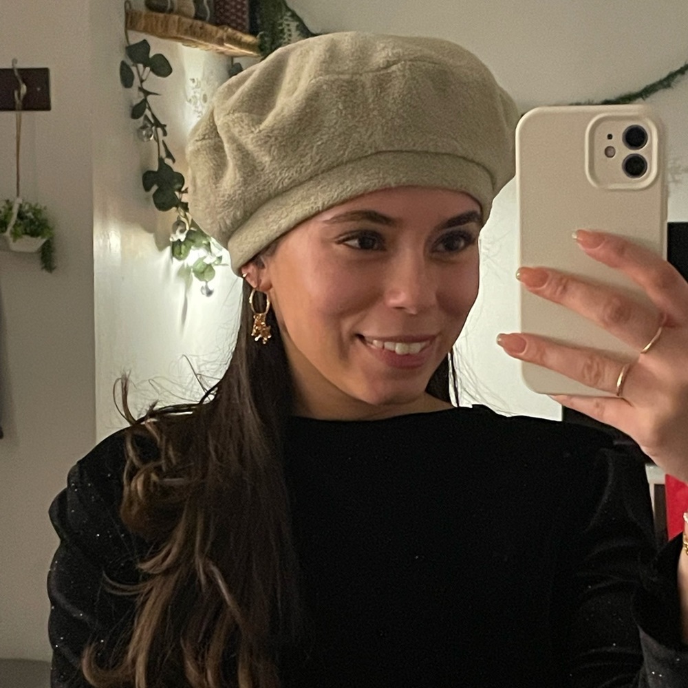 Meet your Posher, Hilary